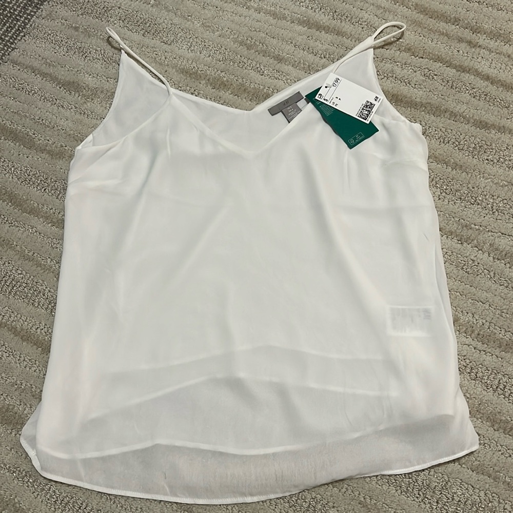 Lined camisole
100% polyester
Never been worn
From H&M